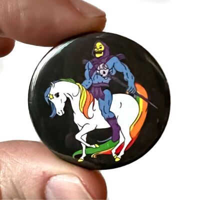 Pin de botón inspirado en el arcoíris negro Skeletor de Starlite Bagde