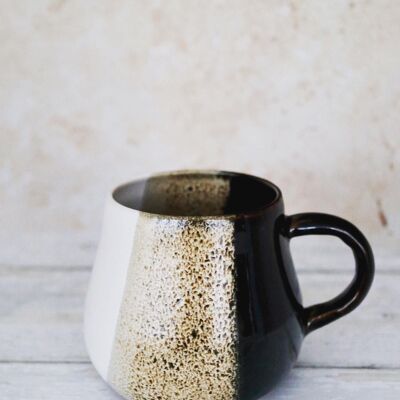 Handgemachte japanische Steinzeugkeramik Schwarze Punkte Weiße Kaffeetasse Tasse Winterfeldkollektion