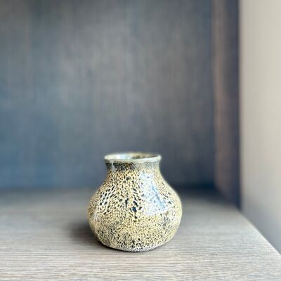 Handgefertigtes japanisches Keramik-Steinzeug-Geschirr dunkelbraun & weiße Punkte Knospenvase kleine Tokkuri-Sake-Flasche Milchkännchen Soßenkrug Croco