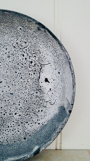 Céramique japonaise faite à la main en grès Points bleus et blancs Assiette plate ronde Collection Dark snow 2