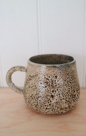 Tasse à café en grès céramique japonaise faite à la main Marron foncé à pois beige Croco 2