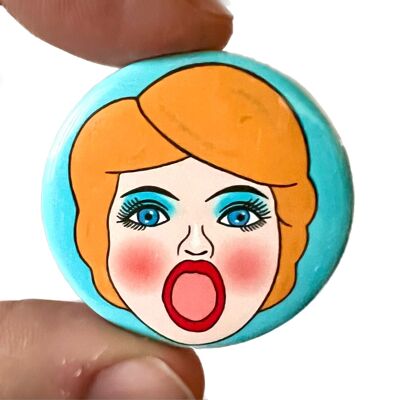 Pamela Blow Up Puppe Button Pin Abzeichen