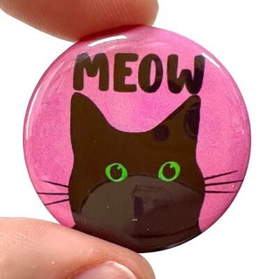 Insignia de pin de botón de maullido rosa de gato negro