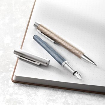 Stylo plume, Slim Edition, beige, plume en or 18 carats, rhodiée - largeur de plume F 4