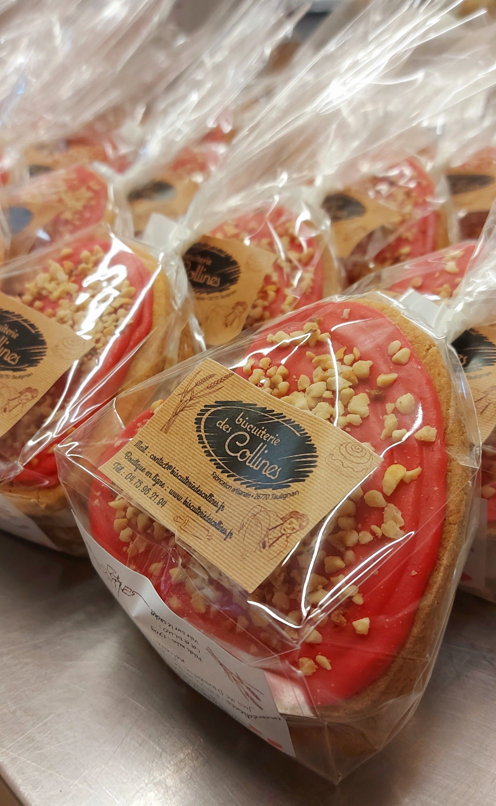 Duo di pasta frolla al lampone e limone e nocciole tostate