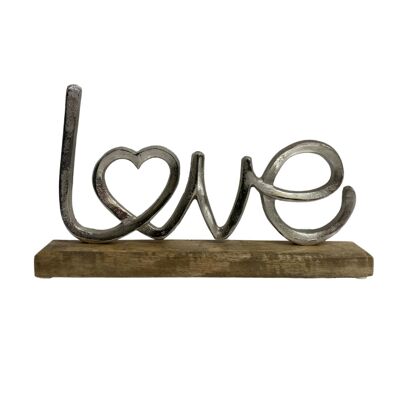 Silberne Liebesverzierung aus Metall auf einem Holzsockel