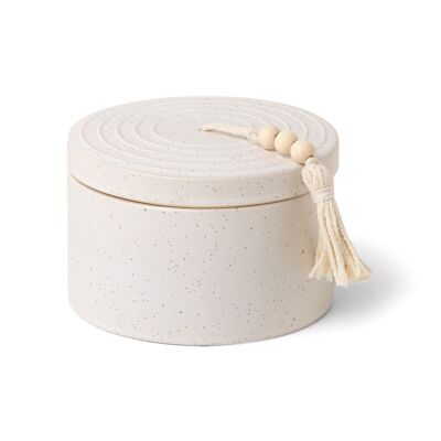 Cypress & Fir 283 g weiß gesprenkelte Keramikkerze mit Deckel und Perlenanhänger