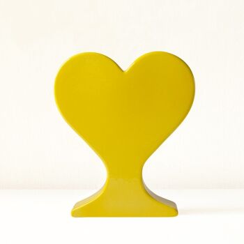 Vase coeur en céramique jaune fait main 1