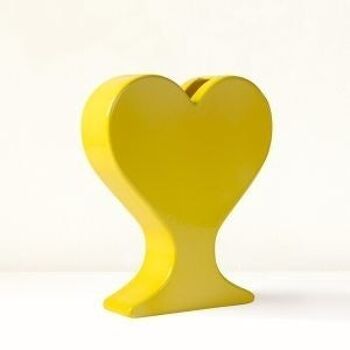 Vase coeur en céramique jaune fait main 2