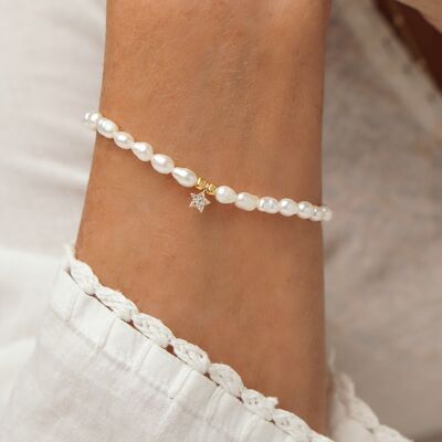 Freshwater pearl bracelet with zirconia star