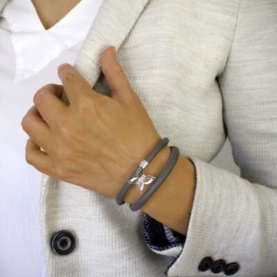 Taupe leather and butterfly bracelet