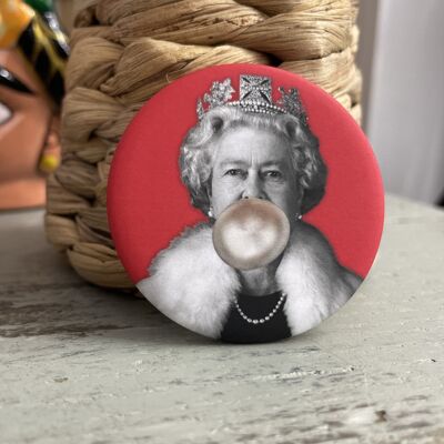 Queen Elizabeth Badge 17