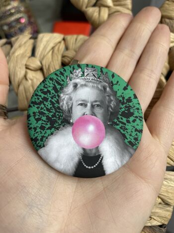 Badge Queen Elizabeth 26 3