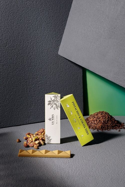 Bean-To-Bar White Chocolate With Pistachio & Cocoa Nibs 40%