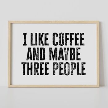 J'aime le café et peut-être trois personnes dans la cuisine 1