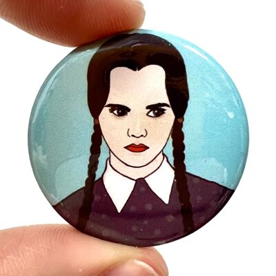 Insignia de pin de botón inspirada en Wednesday Addams