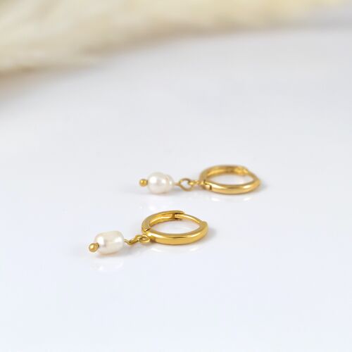 Huggie hoop freshwater rice pearl earrings