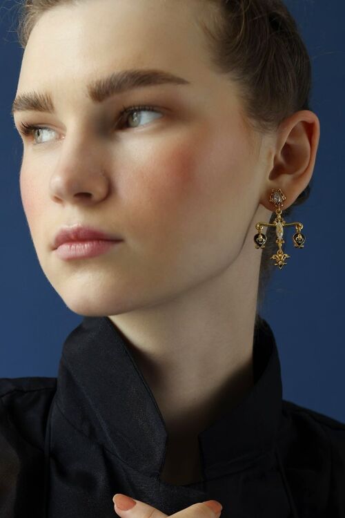 Minimal Balance Earrings