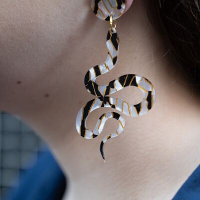 Black and white snake model earrings