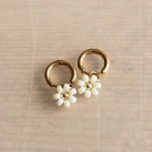 Stainless steel hoop earrings with 'daisy flower' - creme/gold