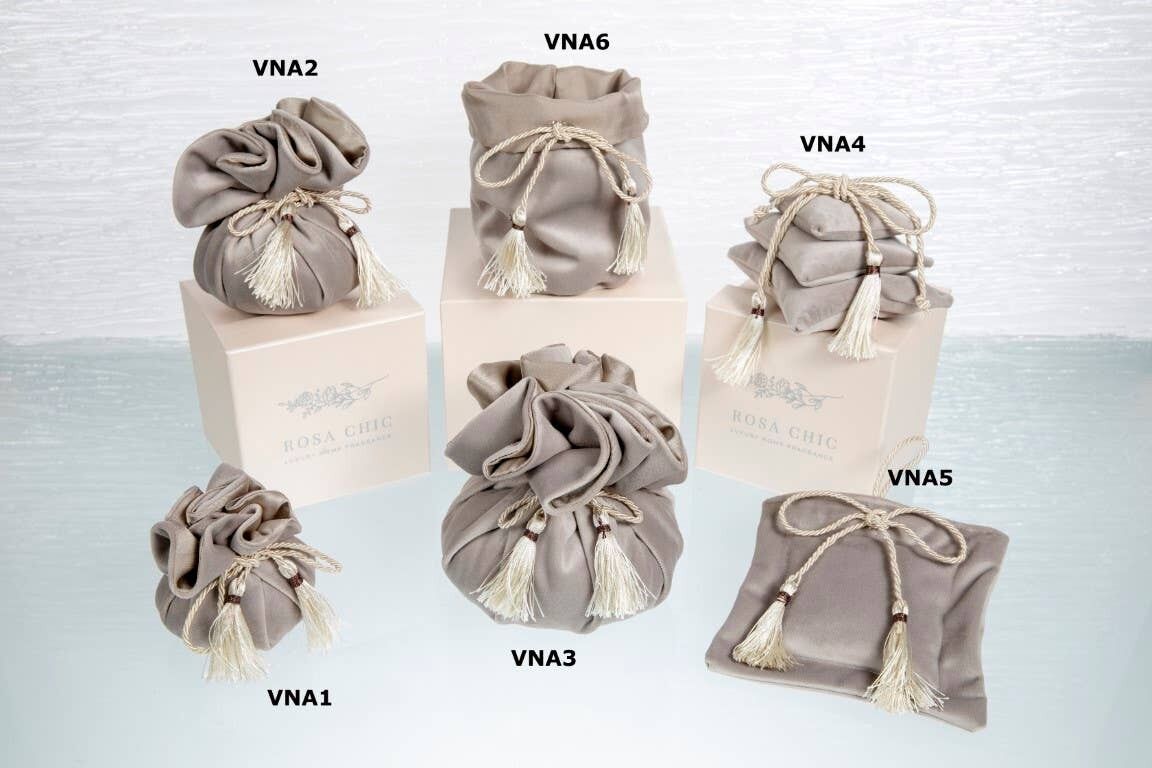 VELLUTO AVORIO CON NAPPINE, profumatori per grandi occasioni