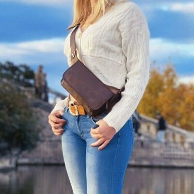 Men's and women's fanny pack 100% natural leather.CHRISTIAN BANANA