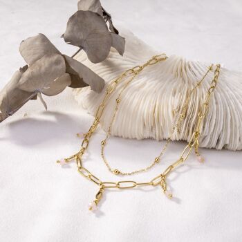 Collier doré double chaîne et mini perles roses pendantes 1