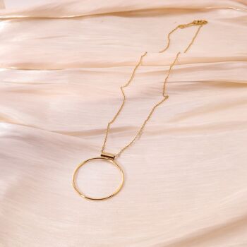 Collier sautoir doré, simple chaîne avec un pendentif cercle 1