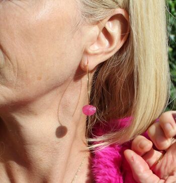 Boucles d'oreilles pendantes droites avec pierre de lune pêche et perles rondes 7