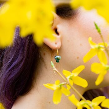 Boucles d'oreilles longues courbes avec pierre de lune vert émeraude et corindon émeraude 2