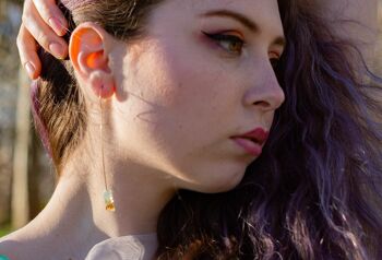 Boucles d'oreilles pendantes moyennes avec pierre précieuse d'améthyste violette et perles d'eau douce avec options de couleur 2