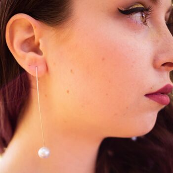 Boucles d'oreilles pendantes moyennes avec pierre précieuse d'améthyste violette et perles d'eau douce avec options de couleur 4
