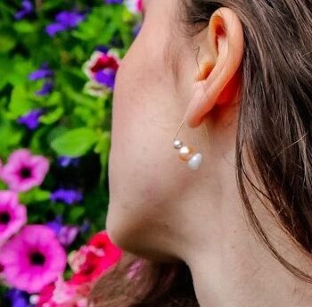 Boucles d'Oreilles Triangle avec Pierres de Lune Blanches, Perles d'Eau Douce Roses & Grises 2