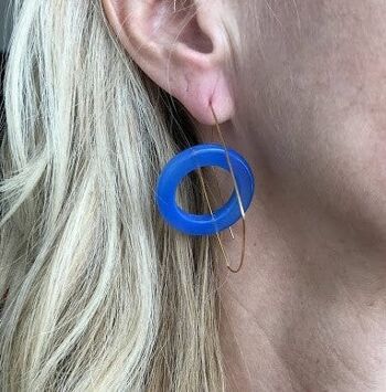 Boucles d'oreilles abstraites architecturales avec cercles en agate bleue solide 2