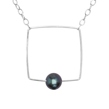 Petit collier pendentif carré avec perle d'eau douce ronde 7
