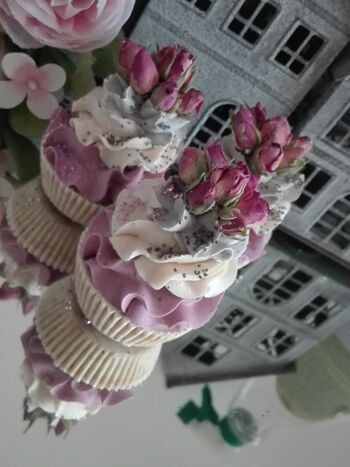 Savon cupcake style shabby aux roses séchées 2