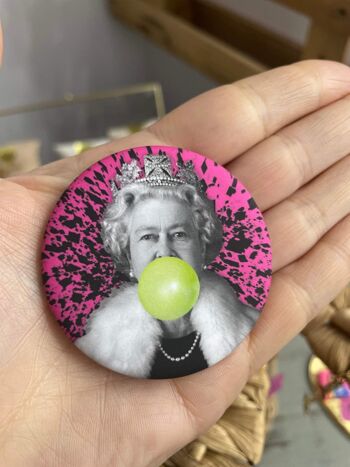 Badge Queen Elizabeth 25 3