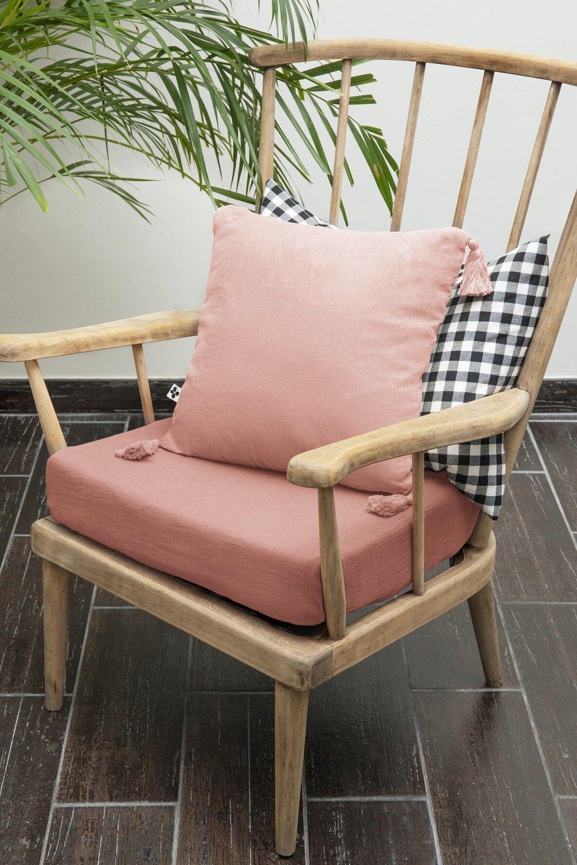 GAÏA Cuscino sfoderabile in garza di cotone con pompon 40 x 40 cm Rosa pesca