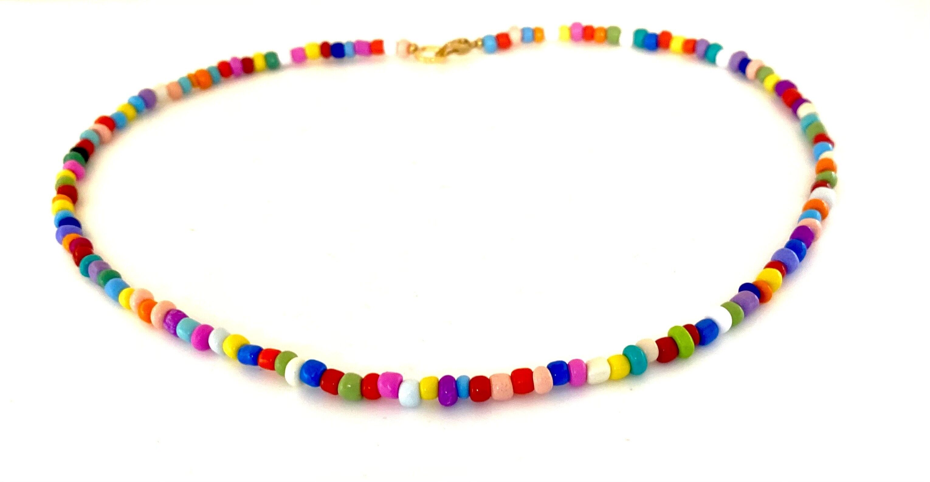 Collar de cuentas multicolores