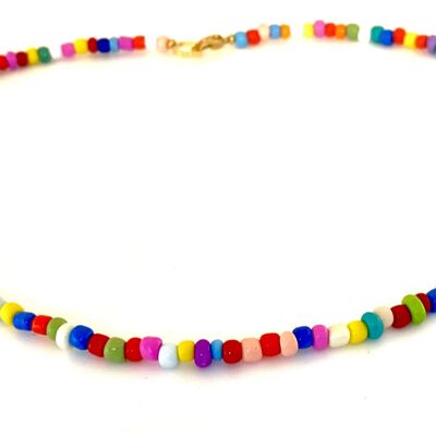Halskette aus mehrfarbigen Perlen
