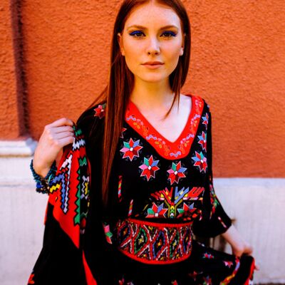 Camicetta contadina nera, Boho Top, Boho Top, Top anni '70, Design dipinto a mano, Camicia con scollo a V per le donne