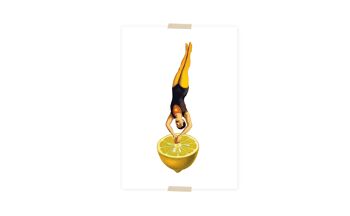 Collage de carte postale acrobate plongeant dans le citron 3