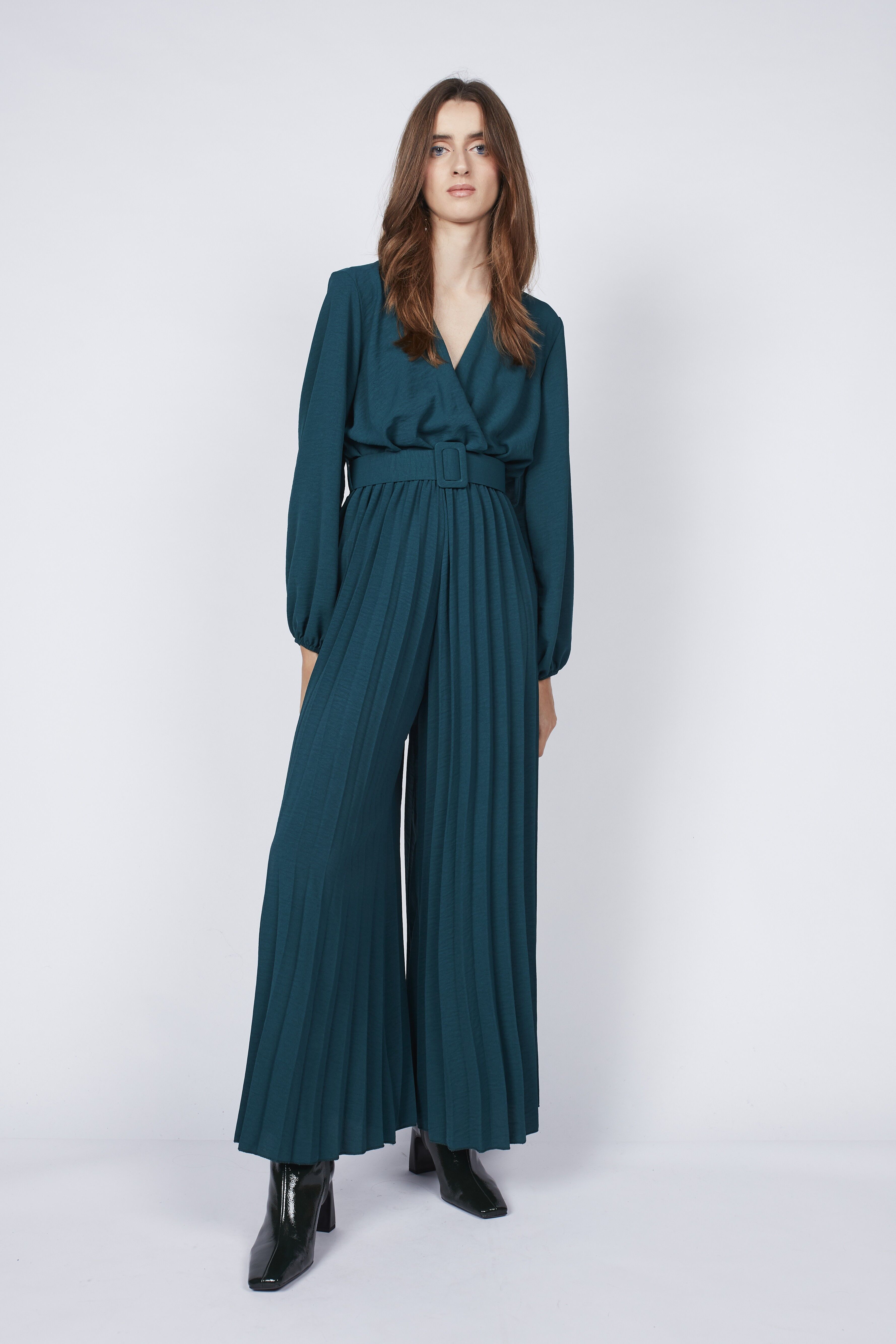 Tuta con pieghe a gamba larga 2