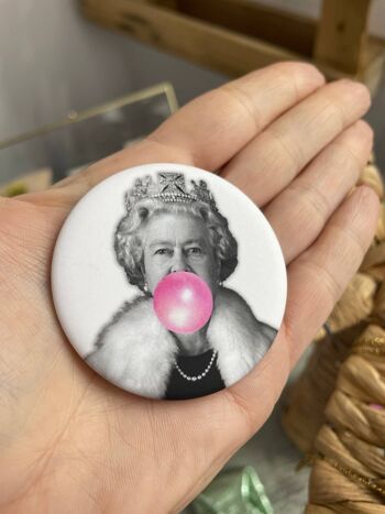 Badge Queen Elizabeth 16 3