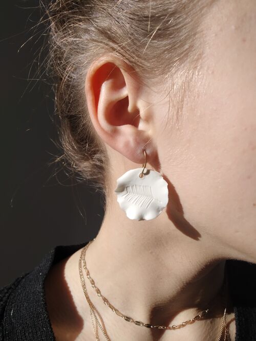Boucles d'oreille mimosa blanches