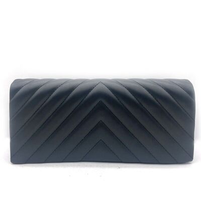 Julia – Gesteppte Clutch mit Pfeilmuster