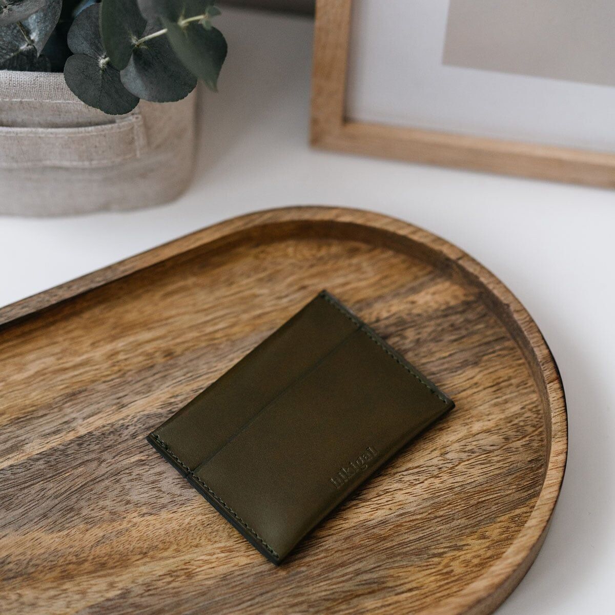 Schmales Kartenetui aus Leder – Olivgrün