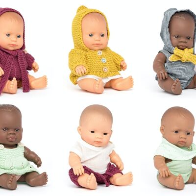 Miniland Dolls: SET DRESSED BABY DOLLS 21cm, ass. of 6 models, vanilla scented, waterproof, in resin. Made in Spain, 10m+
