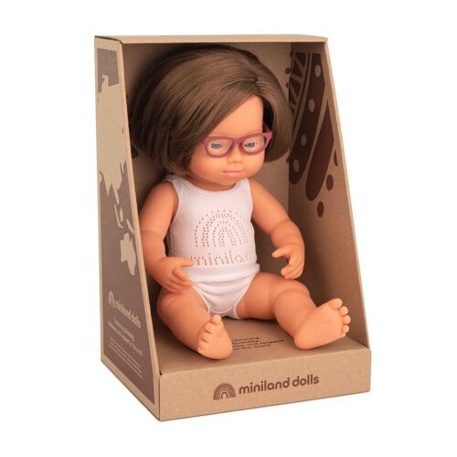 Miniland Poupées: POUPÉE FILLE EUROPÉENNE avec SYNDROME de DOWN avec LUNETTES 38cm, parfumée vanille, imperméable, poupée  sexuée, en résine, en boîte cadeau.  Made in Spain, 3+