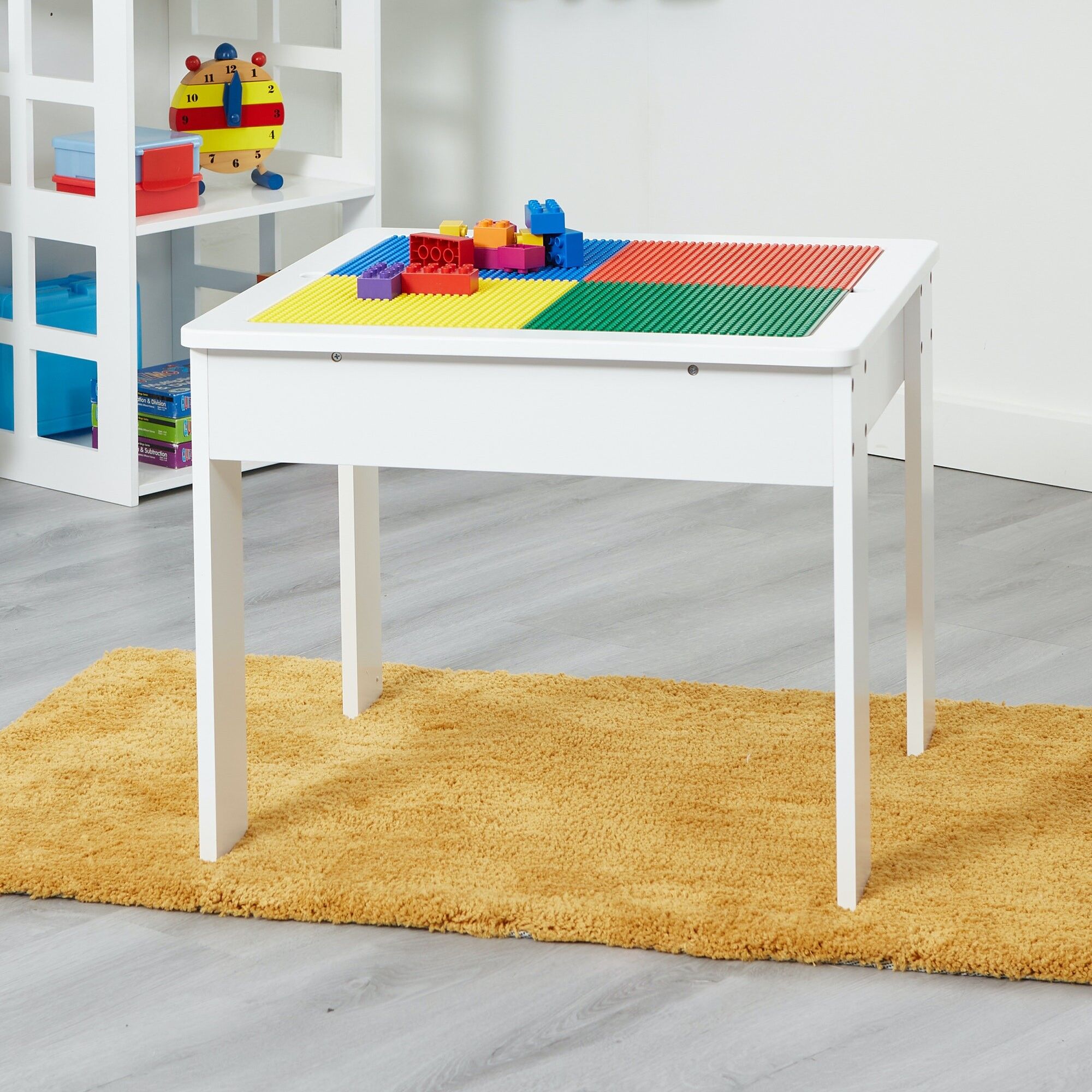 Table d'activités carrée pour enfants